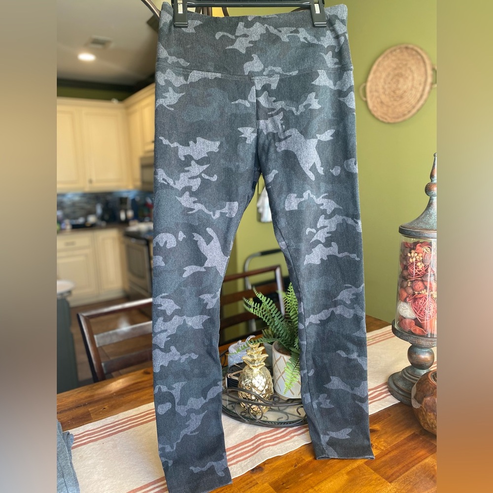 Lysse Gray Camouflage Leggings